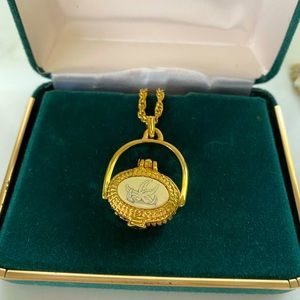 Nantucket Basket Necklace with Starfish Scrimshaw